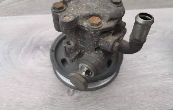 Volkswagen Golf IV Power steering pump 7257