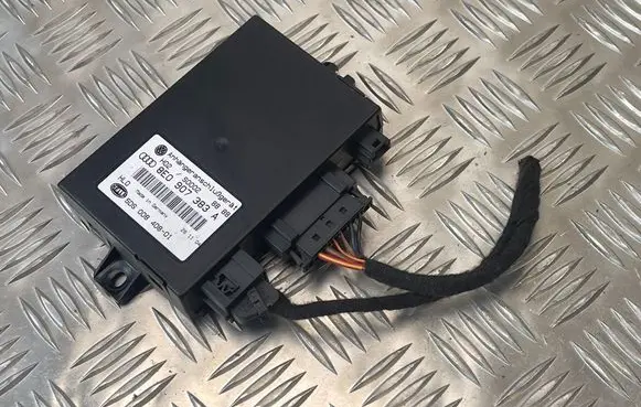 Volkswagen Touareg I Tow bar trailer control unit/module 8E0907383A