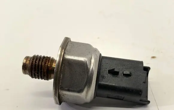 Ford Mondeo MK V Fuel pressure sensor 9814383880