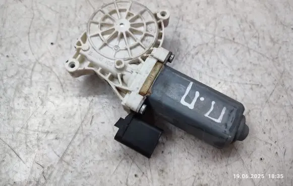 Chrysler 300 - 300C Front door window regulator motor 994669102