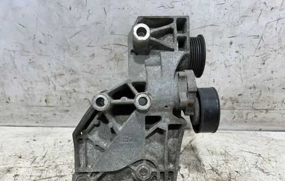 Opel Insignia A A/C compressor mount bracket 55582510