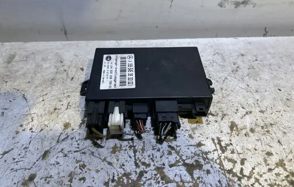 Mercedes-Benz C W203 Tow bar trailer control unit/module A1695453932 5DS00876901