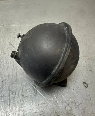 Volkswagen PASSAT B6 Vacuum air tank 054129808