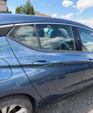 Opel Astra K Rear door