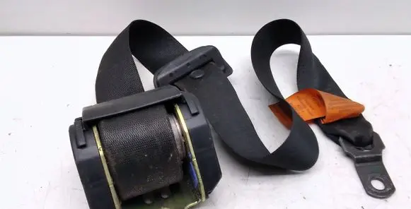 BMW 7 E38 Front seatbelt 8198571 566175100