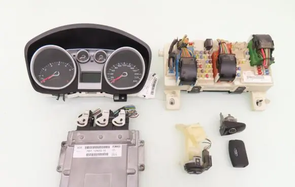 Ford Focus Engine control unit/module ECU 8V4T10849EJ 7M5112A650VE 7M5T14A073JF