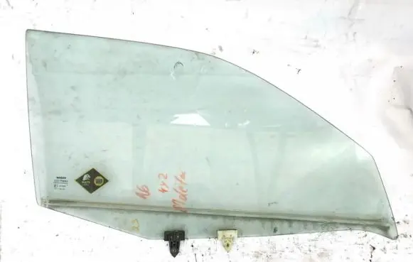 Nissan Primera Front door window glass four-door