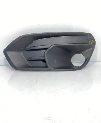 Iveco Daily 6th gen Front fog light trim/grill 105802356346