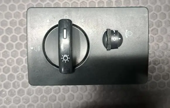 Ford Focus Light switch 498610