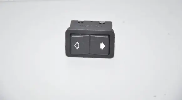 BMW 5 E39 Electric window control switch 8368974
