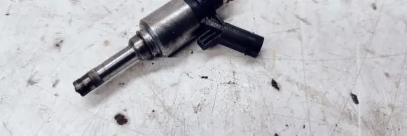 Audi A4 S4 B8 8K Fuel injector 0261500162