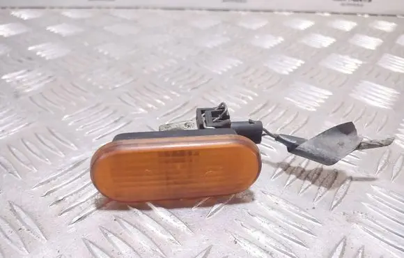 Volkswagen PASSAT B4 Front fender indicator light 3A0949117A