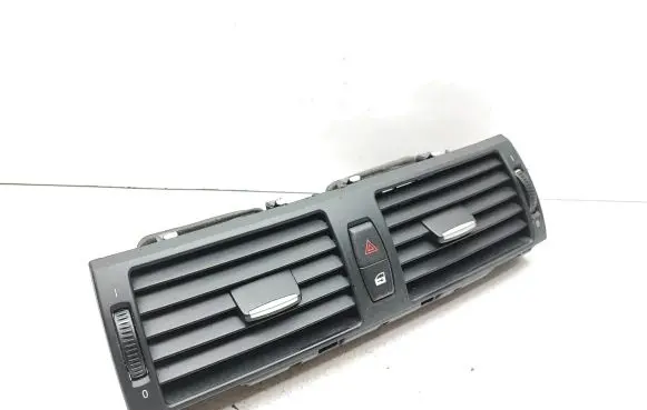 BMW X5 E70 Dash center air vent grill 7161802