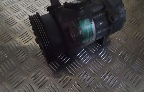 Renault Megane I Air conditioning (A/C) compressor (pump) SD7V16 7700272987