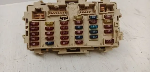 Nissan X-Trail T30 Fuse module A0478