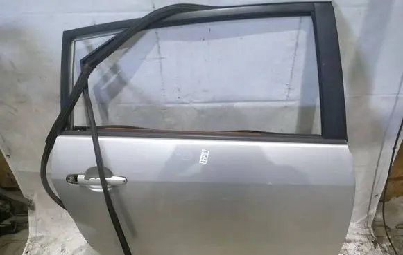 Toyota Corolla Verso AR10 Rear door PILKOS
