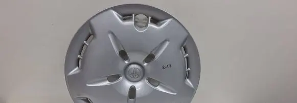 Toyota Corolla E100 R14 wheel hub/cap/trim 4260252040