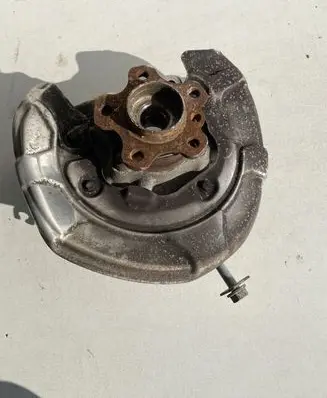 BMW 5 G30 G31 Rear wheel hub 6866338