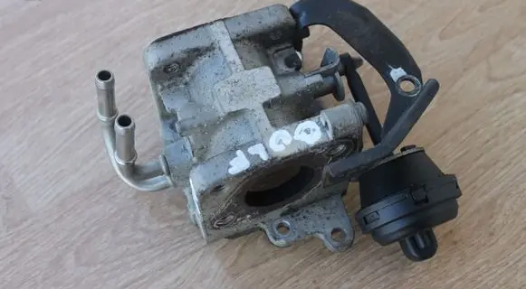 Volkswagen Golf V EGR valve 03G131063E