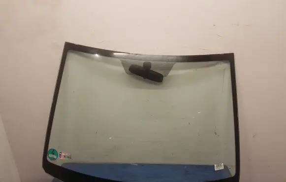 Hyundai i20 (PB PBT) Front windscreen/windshield window 