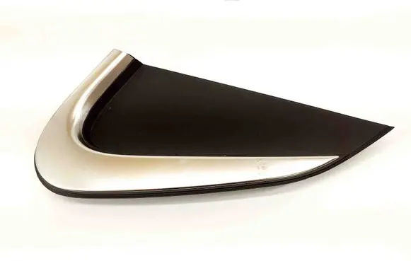 Rear fender molding trim
