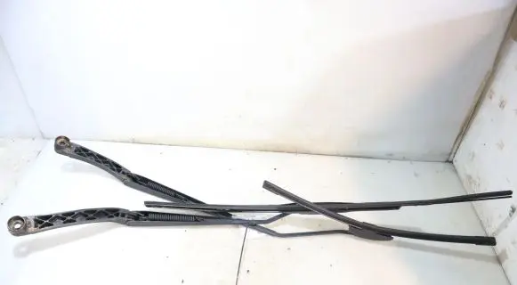 Opel Insignia A Front wiper blade arm