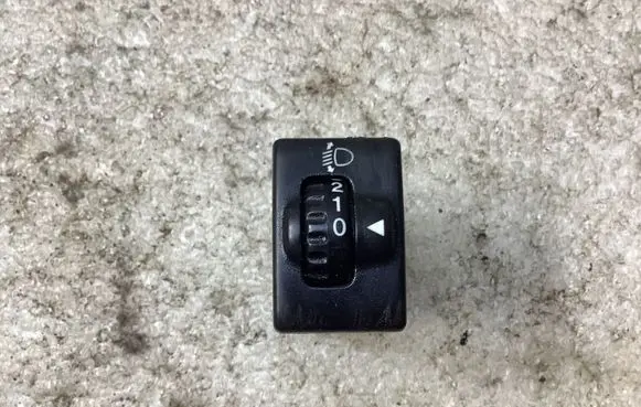 Suzuki Grand Vitara I Headlight level height control switch 32932074