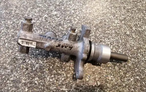 Renault Trafic II (X83) Master brake cylinder