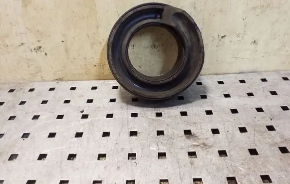 Volkswagen Touareg II Rear coil spring rubber mount 