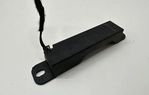 Mercedes-Benz S W222 Keyless system antenna A1668200075