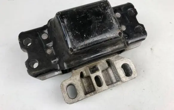 Volkswagen Golf V Engine mount bracket 1K0199555