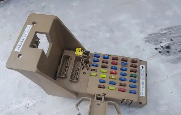 Subaru Legacy Fuse module 82201AG041