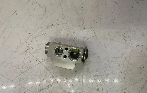 Audi Q7 4L Air conditioning (A/C) expansion valve 7L0820679D
