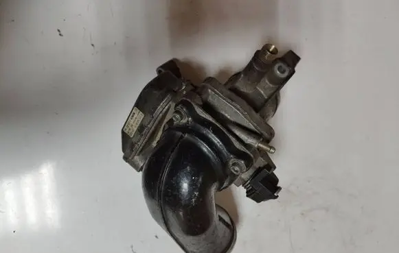 Mercedes-Benz C W202 Throttle valve 0205003044 1111410025
