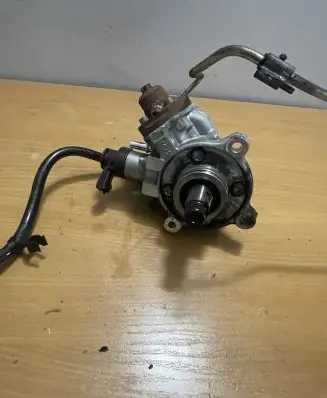 Jaguar F-Pace Fuel injection high pressure pump G4D39B395AB 0445010772