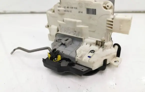 Audi A3 S3 A3 Sportback 8P Rear door lock 4F0839016 41040157
