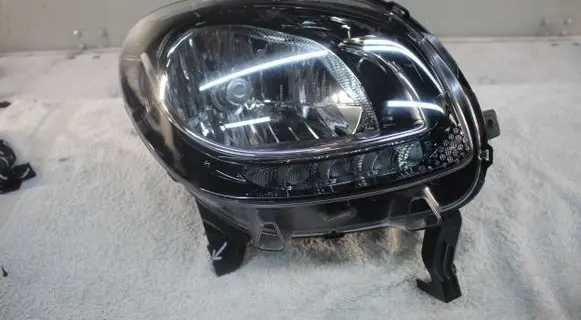 Smart ForTwo III C453 Headlight/headlamp 260107025R L90049485