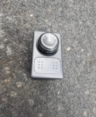 Nissan Almera Tino Wing mirror switch