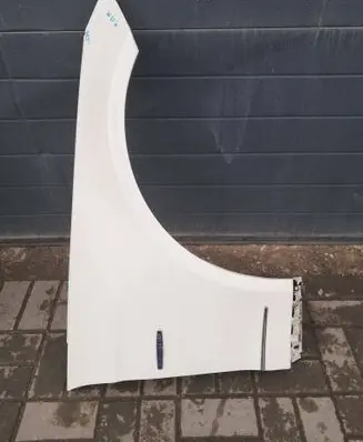 Mercedes-Benz E C207 W207 Fender 