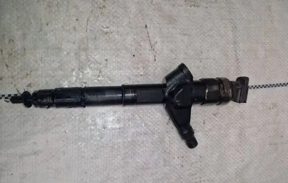 Nissan X-Trail T30 Fuel injector 16600es60a