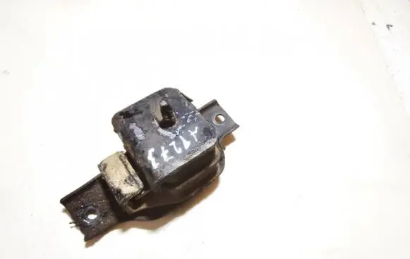 Engine mount bracket