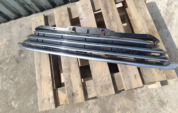 Mini One - Cooper R57 Front bumper upper radiator grill 7317264 2751291