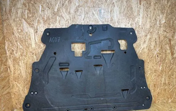 Volvo XC90 Engine splash shield/under tray 32226491
