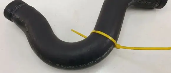 Volvo S70 V70 V70 XC Engine coolant pipe/hose 1335433