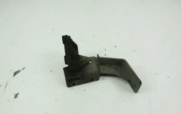 Opel Vectra A Engine mounting bracket 