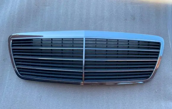 Mercedes-Benz E AMG W210 Front bumper upper radiator grill 2108800583 A2108800583