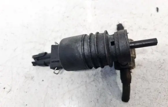 Opel Astra F Windscreen/windshield washer pump
