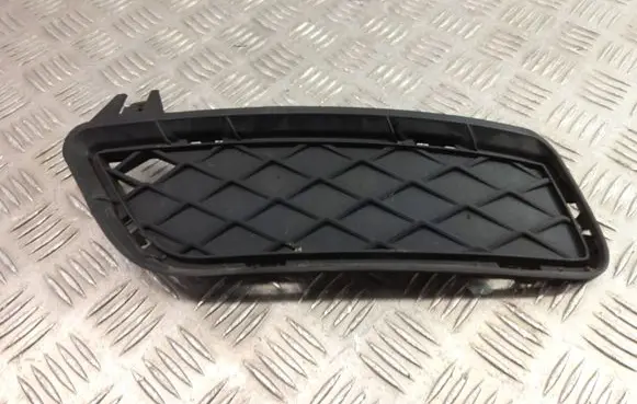 BMW X3 F25 Front bumper lower grill 7210469