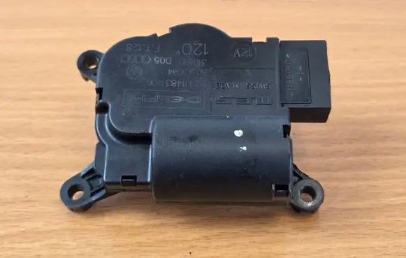 Audi Q7 4L Air flap motor/actuator 52411483R06 3093694 310810D05