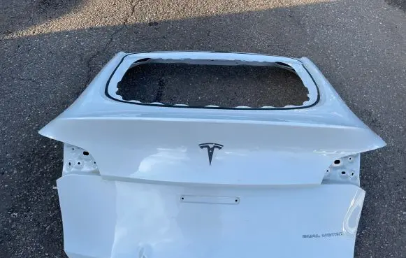 Tesla Model Y Tailgate/trunk/boot lid